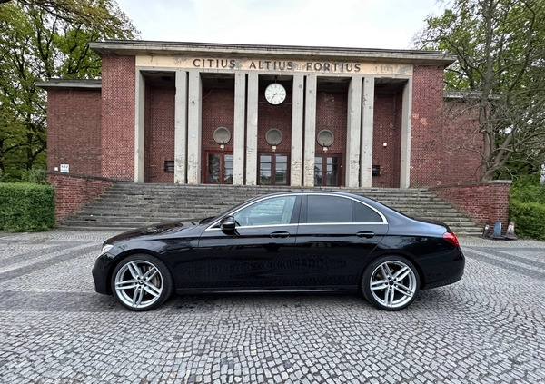 Mercedes-Benz Klasa E cena 120000 przebieg: 166000, rok produkcji 2016 z Wrocław małe 407